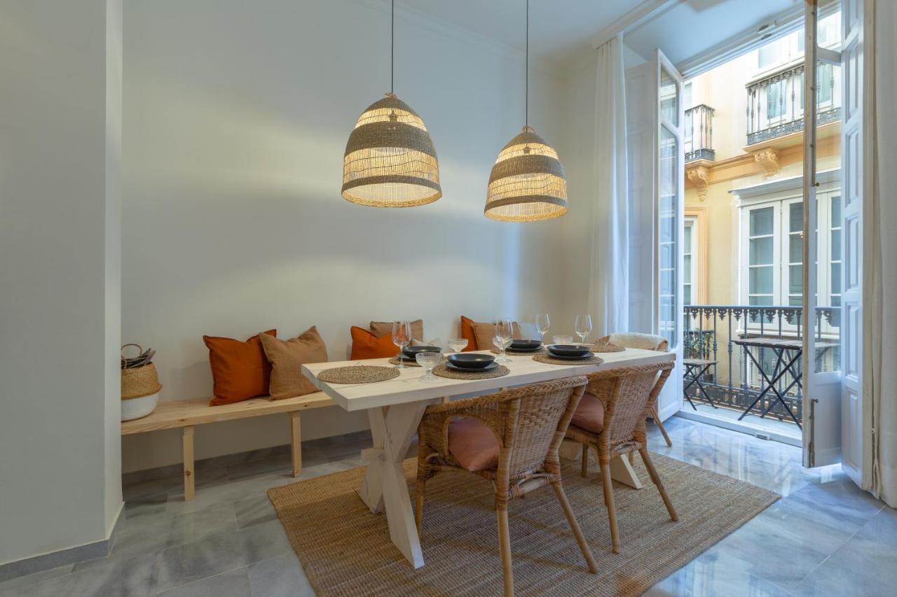 Puerta De Larios: Central Three-Bedroom Apartment With Balconies And Patio Málaga Eksteriør billede