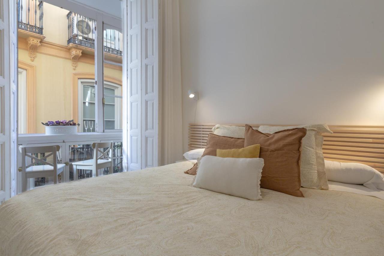 Puerta De Larios: Central Three-Bedroom Apartment With Balconies And Patio Málaga Eksteriør billede