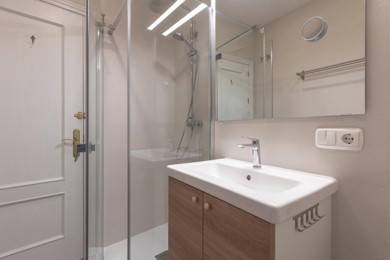 Puerta De Larios: Central Three-Bedroom Apartment With Balconies And Patio Málaga Eksteriør billede